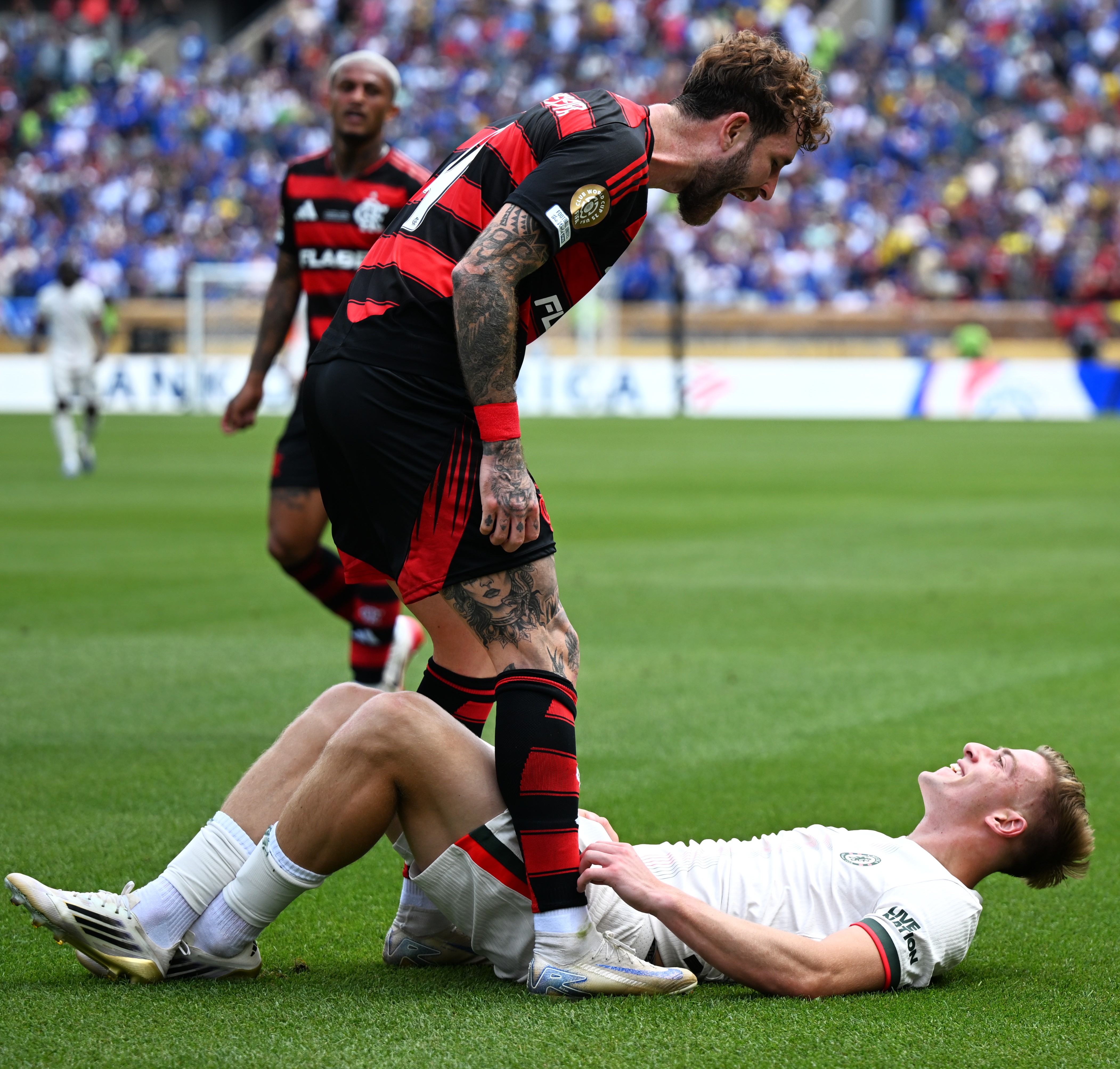 足球比赛中的一条刺激新闻令人热议 足球比赛中的一条刺激新闻令人热议