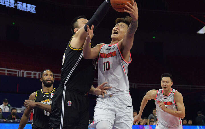 荷兰压哨胜捷克，成功挺进欧洲杯四强