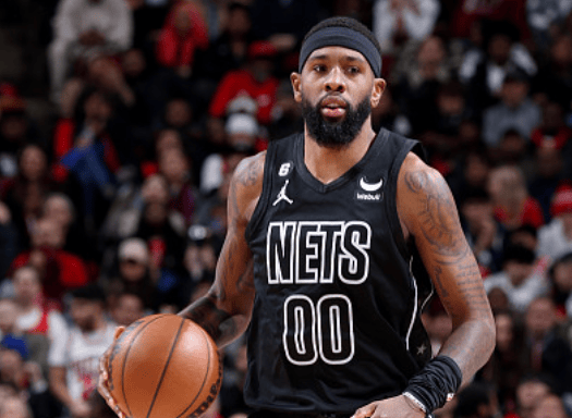 公牛队中锋因伤下场，战术调整方案突然决定