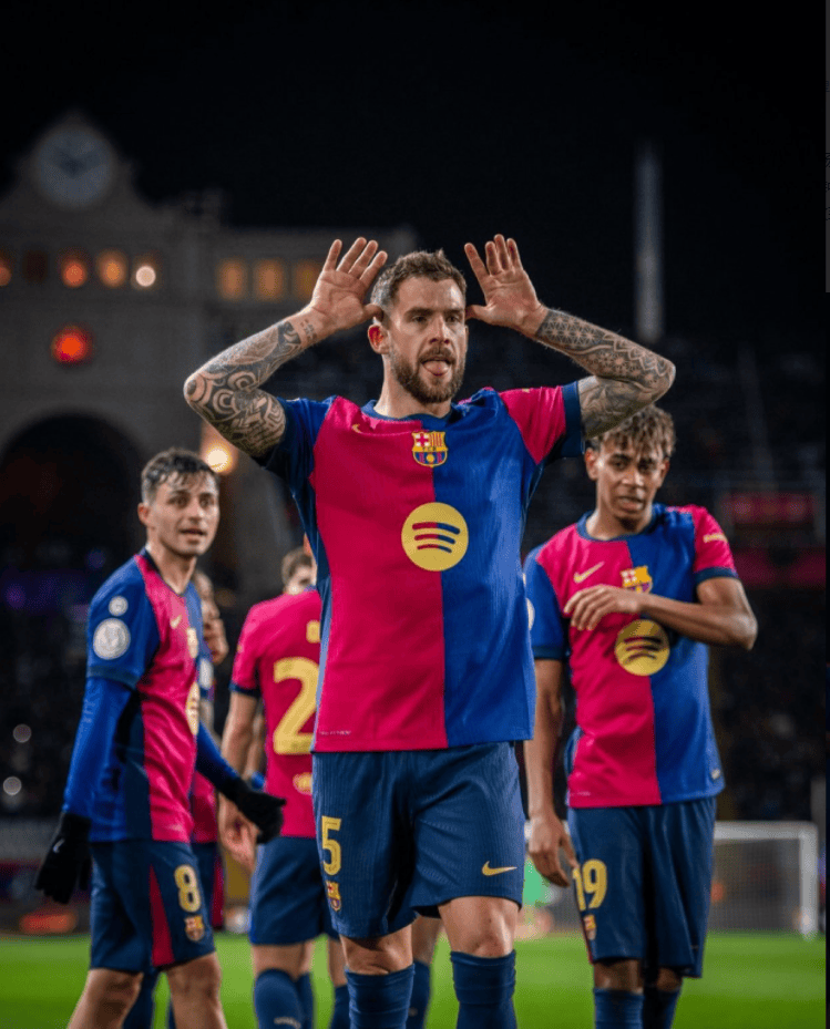 巴萨前锋组合默契配合，多次破门得分