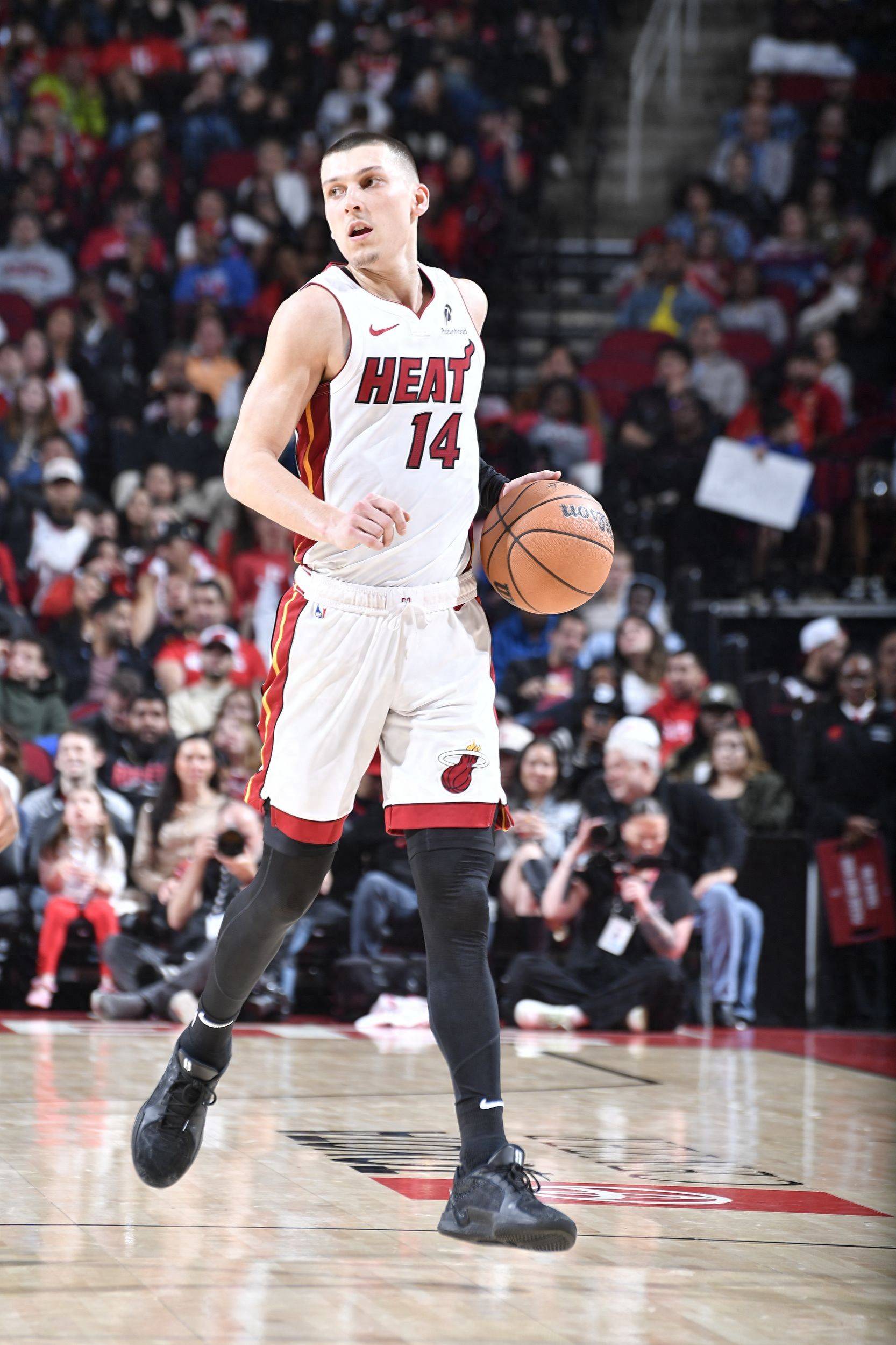 热火惊险击败篮网,继续领跑 热火惊险击败篮网,继续领跑