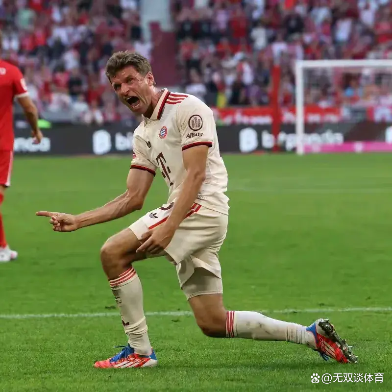 包含拜仁慕尼黑主场战胜弗赖堡，提前三轮蝉联德甲冠军的词条
