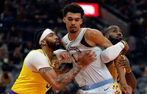湖人击败马刺，展现强大实力